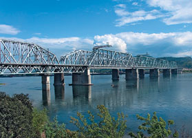 Современный железнодорожный мост