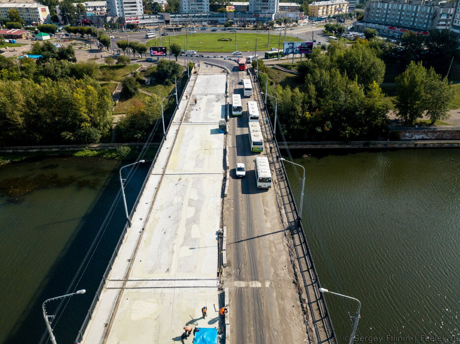 Фото ремонта коммунального моста с высоты