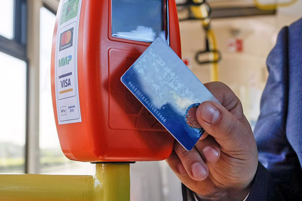 оплата проезда в автобусе банковской картой