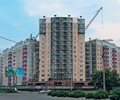 Компания "Красноярскпромстрой" возводит дом переменной этажности на ул. Судостроительной, 62
