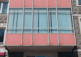 Ограждение балконов на доме по ул. Калинина,8 (акриловая краска). Дом сдан в 2009 году