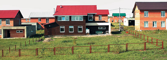 В поселке "Скандинавия" полностью готов первый дом, в нем уже живут новоселы