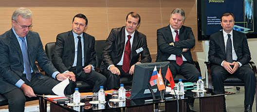 Участники пленарного заседания: Александр Усс, эдхам Акбулатов, Михаил Грудинин, Михаил Васильев, Виктор Зубарев