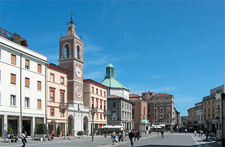  площадь Piazza Tre Martiri