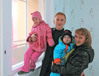 Семья Заборских в новой квартире