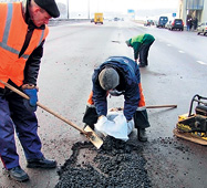 Заделка ям при помощи холодного асфальта (г. Москва)