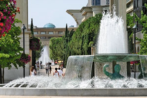 Площадь Фессалии с фонтанами