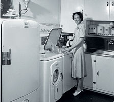 В 20 веке на кухне поселилась бытовая техника